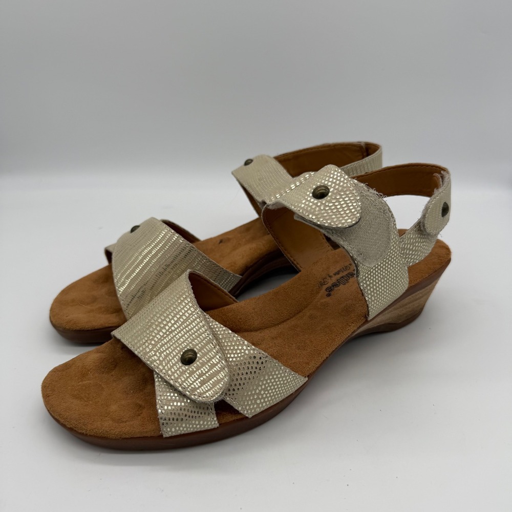 Walking Cradles Womens 9.5N Gold Metallic Wedge Sandals W-109303